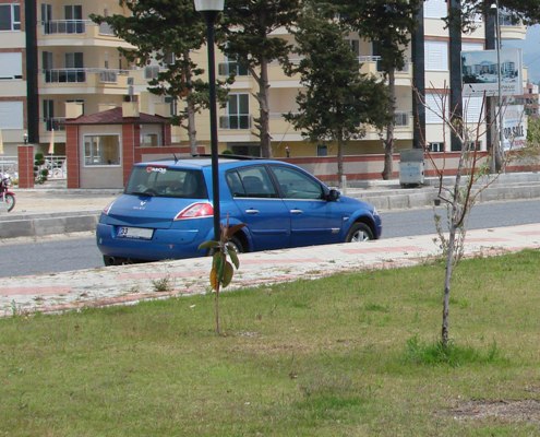  Yetkili serviste park sensörü taktıran oldu mu?