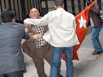  Türk bayrağı gerginliği !!!!!!!!!!!!!!!1