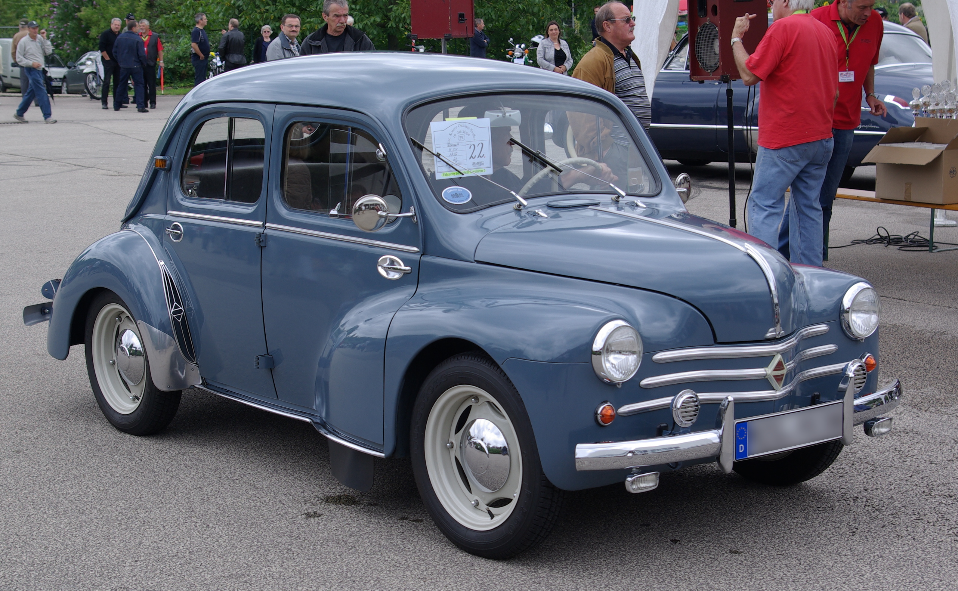 Французская машина 4. Renault 4cv. Renault 4cv 1950 года. Citroen 4cv. Renault 11cv.