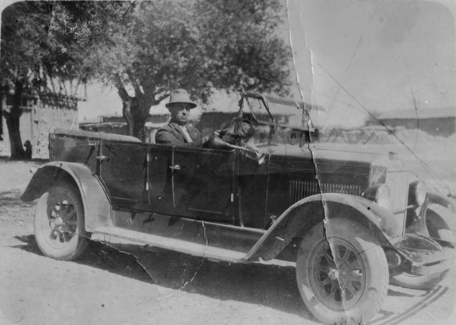  1927 MODEL OTOMOBİL