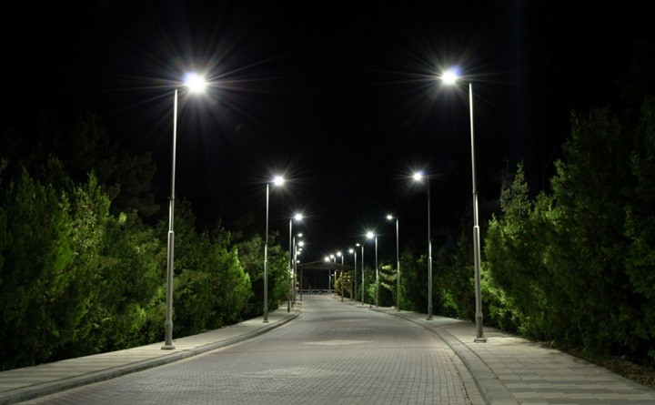 Yapay zekalı sokak lambaları: Hem elektrik üretiyor hem para kazanıyor