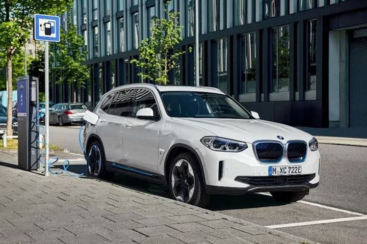 Elektrikli BMW iX3 Türkiye'de ön siparişe açıldı: İşte fiyatı ve özellikleri