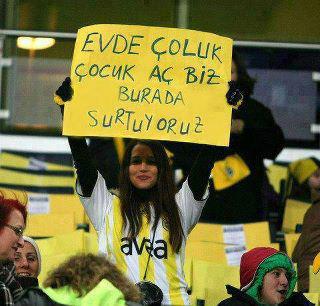  Sivasspor maçı sonrası ortaya çıkan , FB'li bayanın pankartı ve GS atkılı kız fotoğrafının aslı