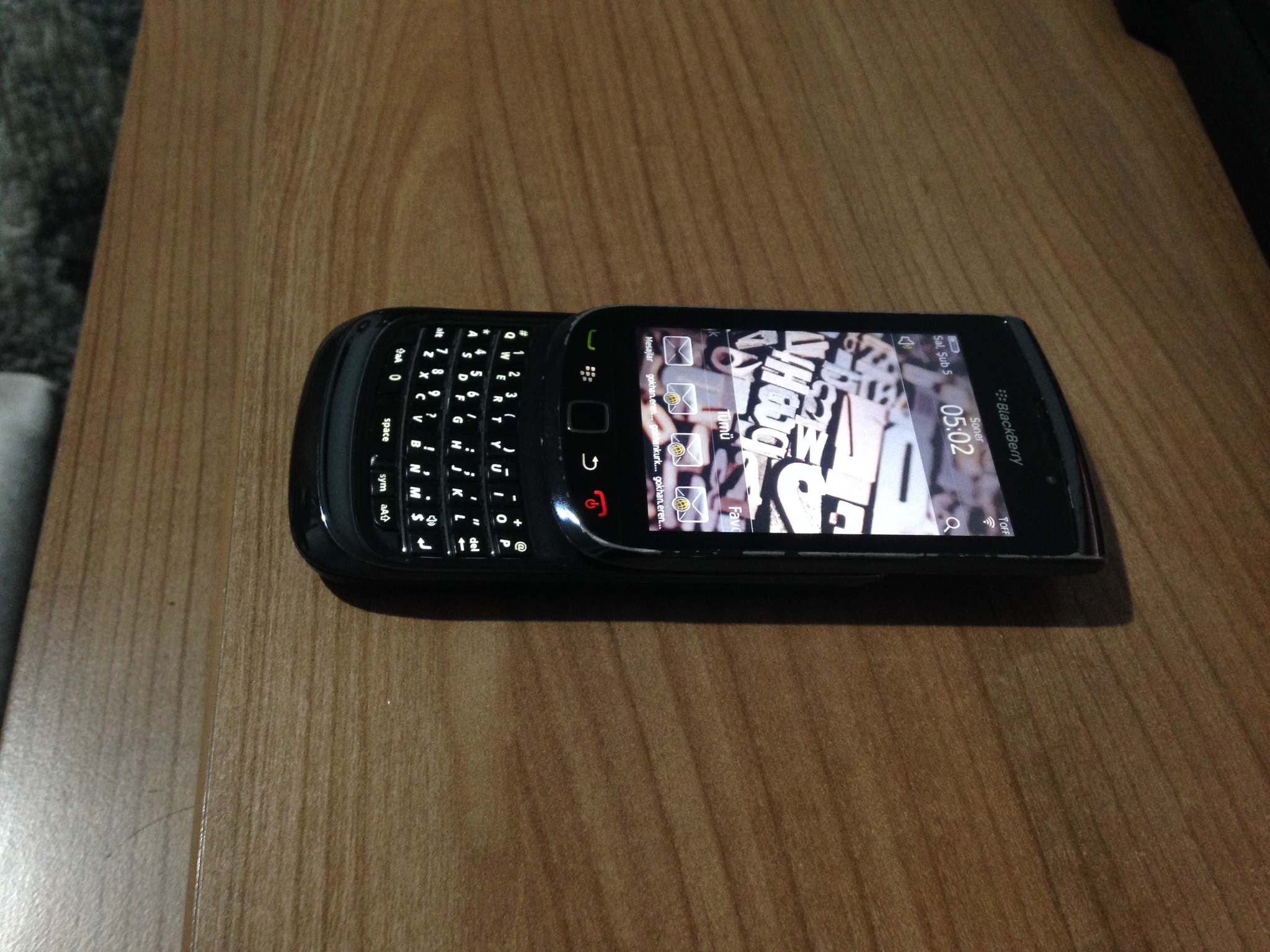  Fiyat dustu-Blackberry torch 9800 satılık fiyat teklife açık