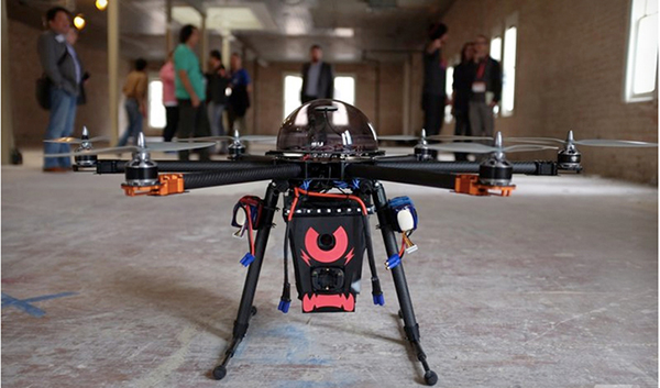 Güvenlik amaçlı hazırlanan yeni insansız hava aracı Cupid, üzerinde elektroşok cihazı taşıyor