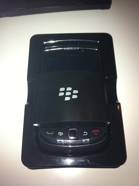  Satılık Garantili, sıfır Blackberry Torch 9800  tüm aparatlarıyla kutusunda 1.000 TL