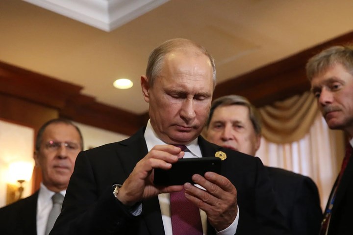 Rusya, iPhone’u yasakladı: “Ya çöpe atın ya da çocuklara verin”