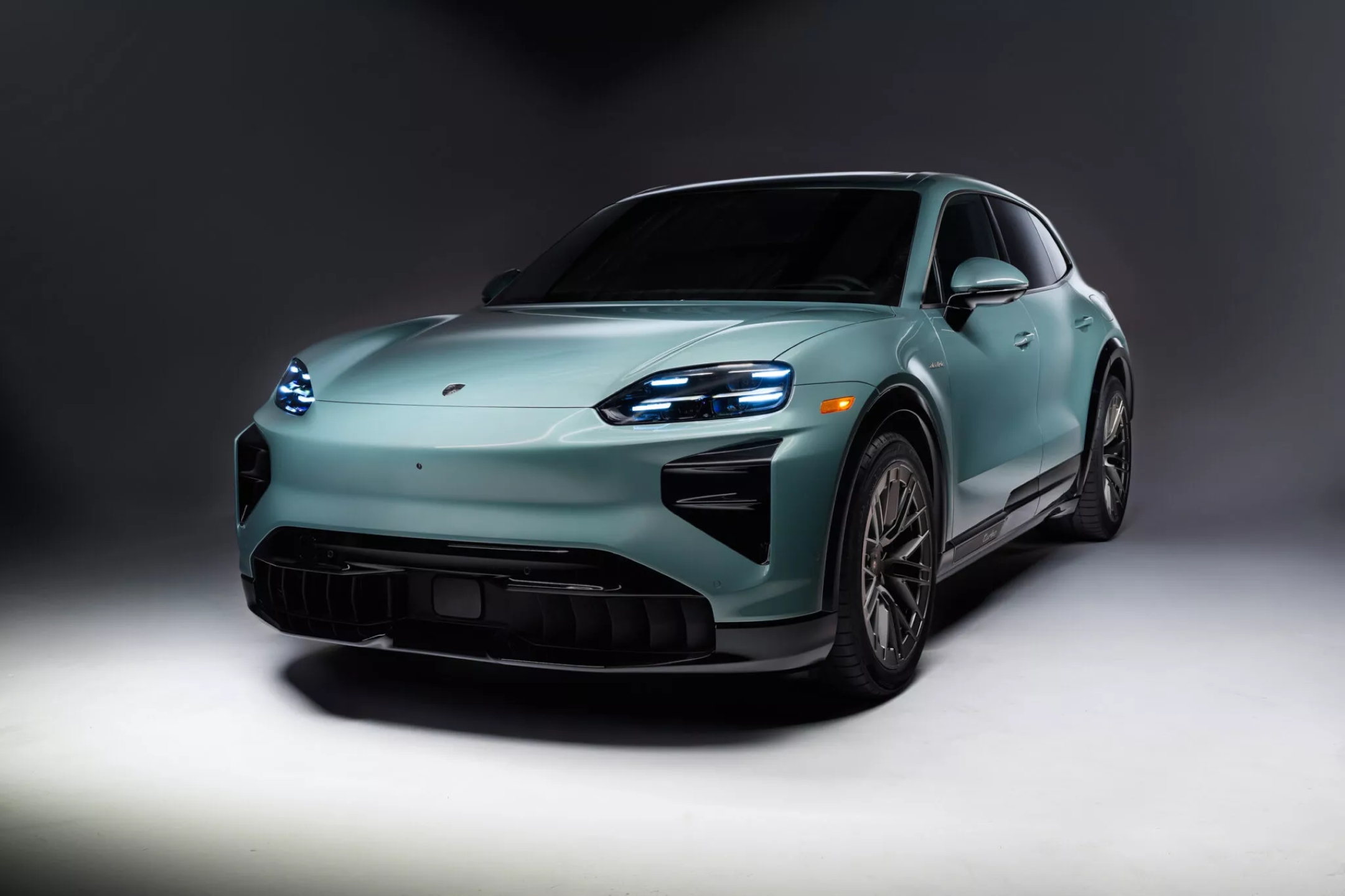 Elektrikli Porsche Cayenne tanıtıldı: Şimdiye kadarki en güçlü Porsche!