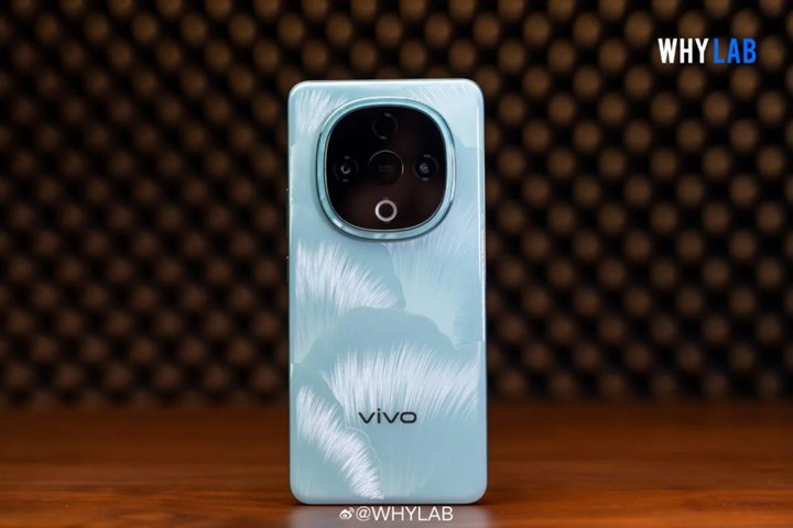 Üç hoparlörlü Vivo Y300 5G'nin bütün özellikleri ortaya çıktı: Fiyatıyla bir hayli iddialı