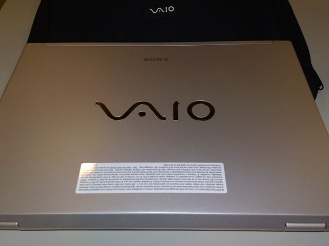  SIFIR AÇILMAMIŞ SONY VAİO VGN-FZ240E/B (2 GB)