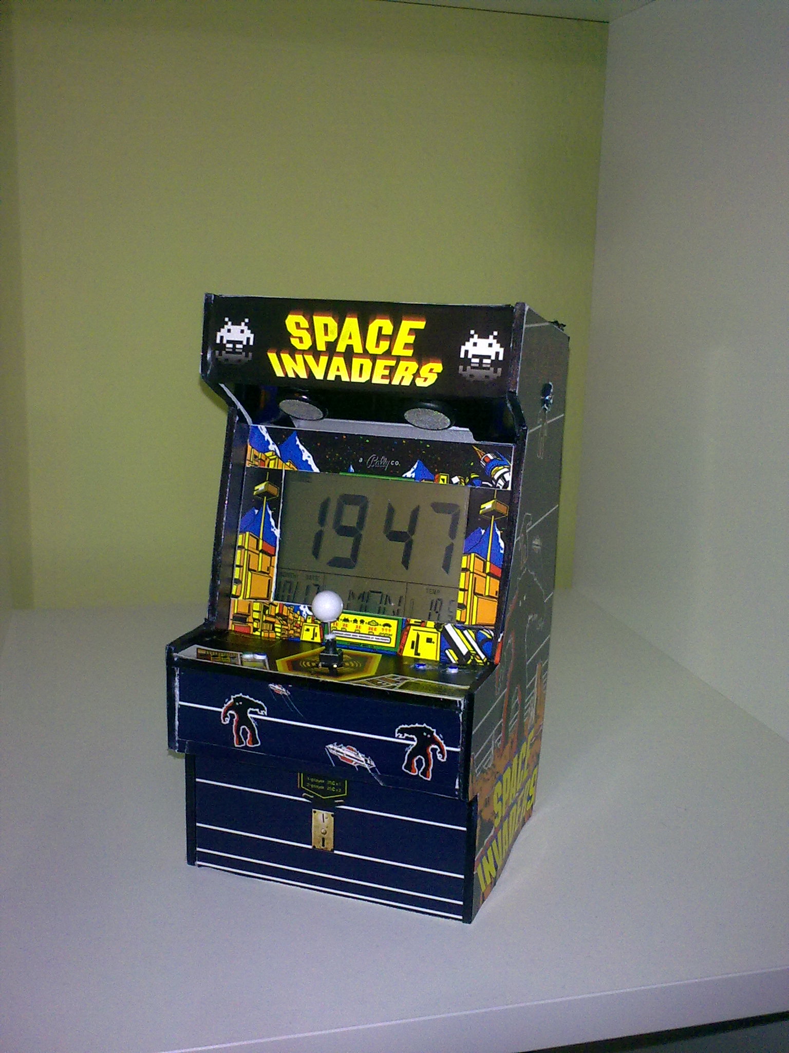  Arcade  Makinası şeklinde saat (eski proje)