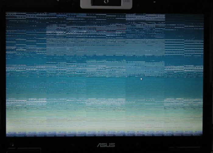  Asus Notebook ekranda kayması