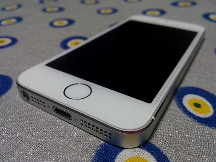  SATILDI - iPhone 5S Gümüş Beyaz 16GB - Sıfır Kullanılmamış