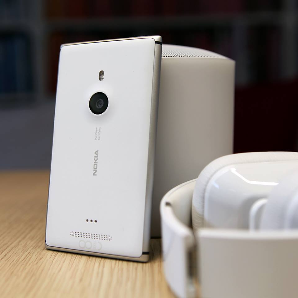  [ Nokia Lumia 925 { 4.5' WXGA CBD-AMOLED - PMHD+ | 8.7MP - OIS - D-LED - 1080p ]