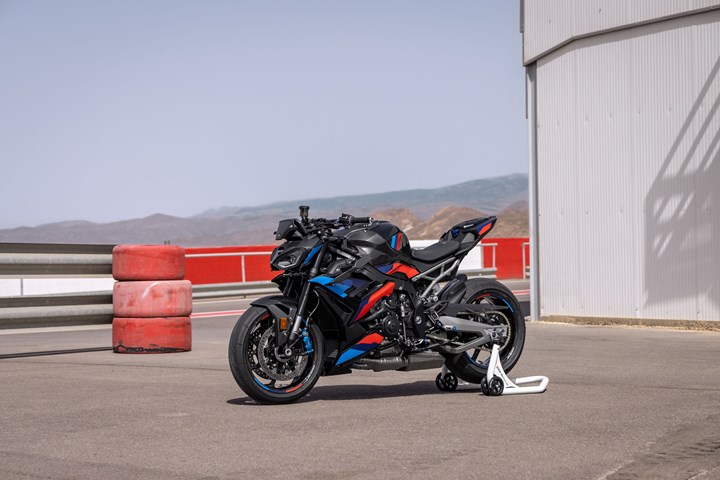 BMW Motorrad, güncellenen Superbike ve Hyper Naked modellerini tanıttı