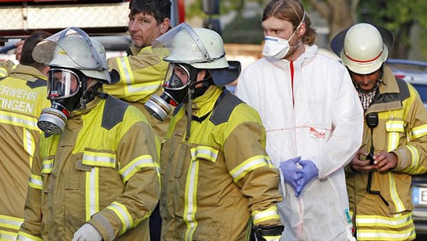  Beş yıldır yıkanmayan adamı gaz maskeleriyle kurtardılar