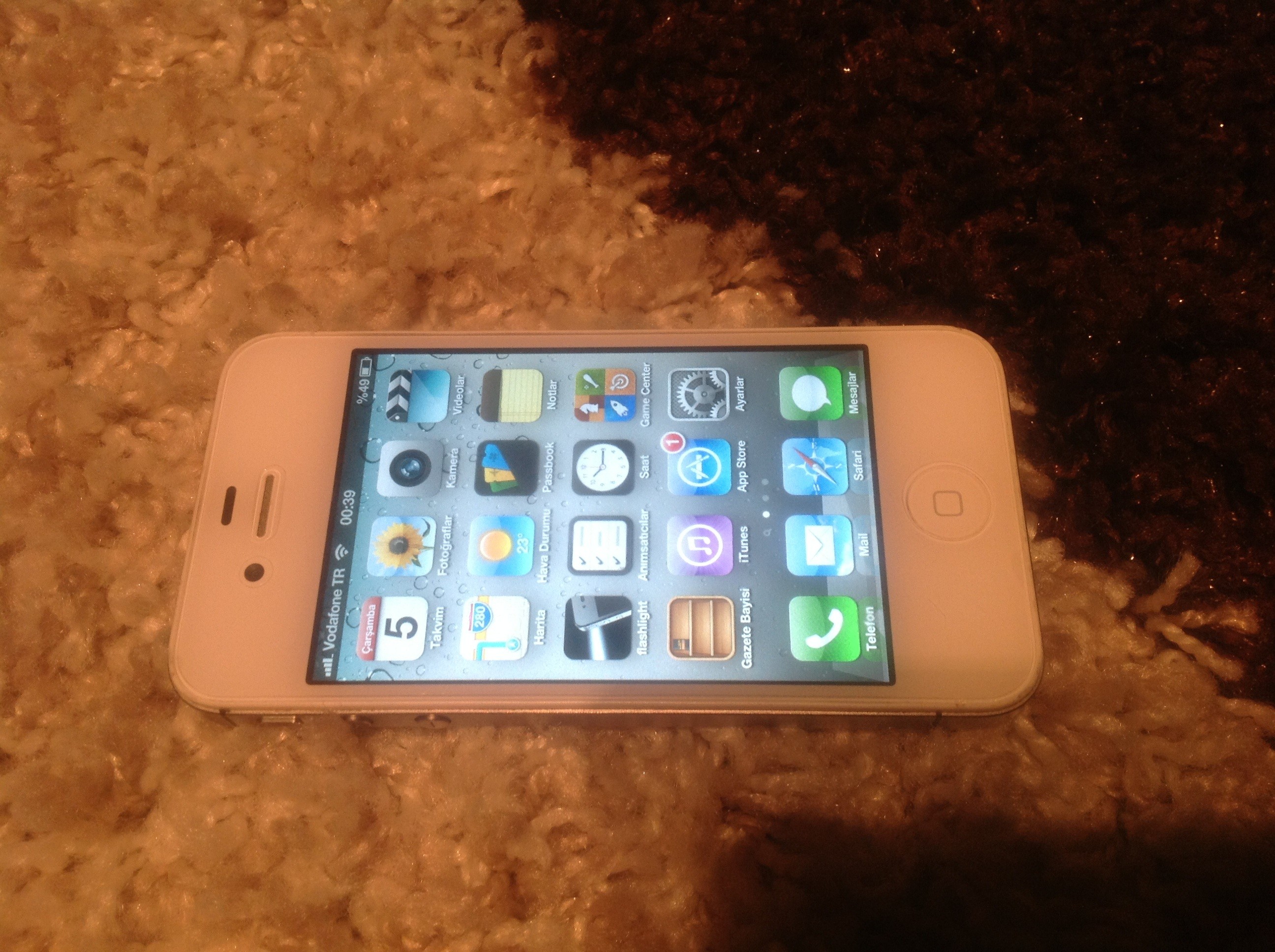  Iphone 4s 16gb beyaz  temiz kullanılmış 1000 tl