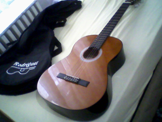  Satılık yada Takaslık Rodriguez  klasik gitar 100>>>80 tl orjinal kılıfı ile..!