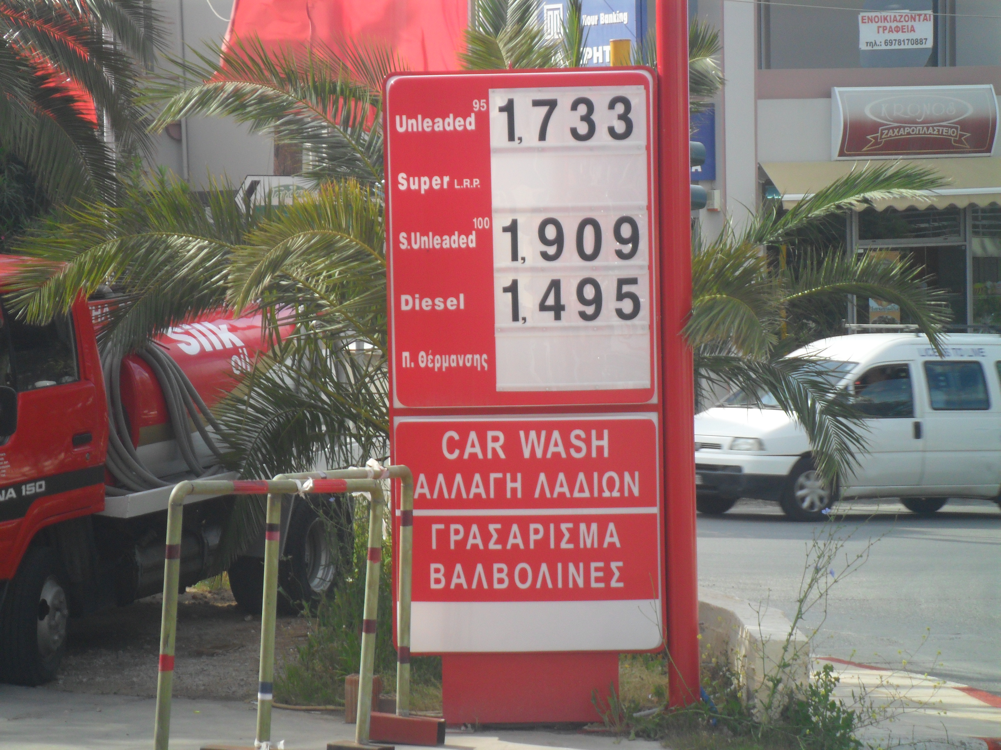  KKTC'de akaryakit fiyatlari!