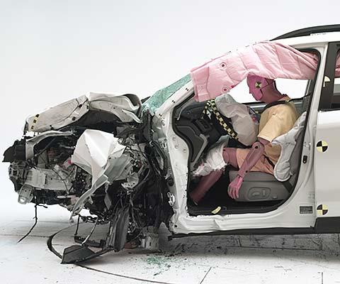  'Kucuk SUV' IIHS SMALL OVERLAP testi Forester, Outlander ve şimdi de Subaru XV good aldı.