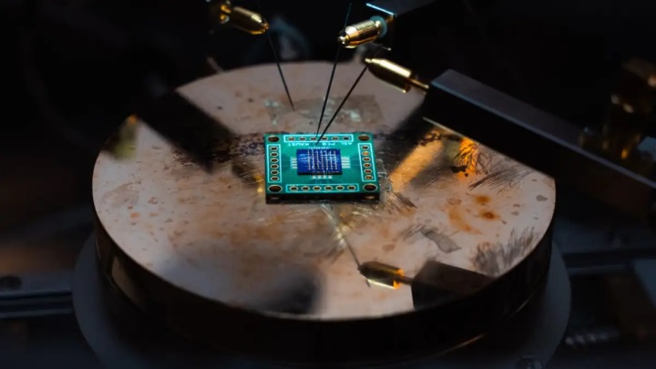 Transistör gökdeleni: Dünyanın en yüksek çipi Moore Yasası’nı üçüncü boyuta taşıyor