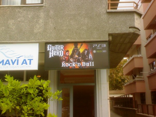  Gerçek ötesi Guitar Hero Keyfi Rock'n Ball Cafe'de başlıyor