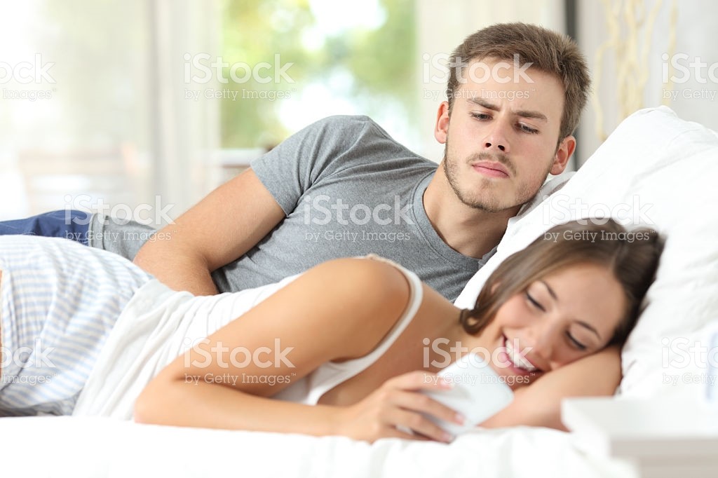 capsları yapılan meşhur fotodaki kızların isimleri nedir? [Disloyal Man Meme]