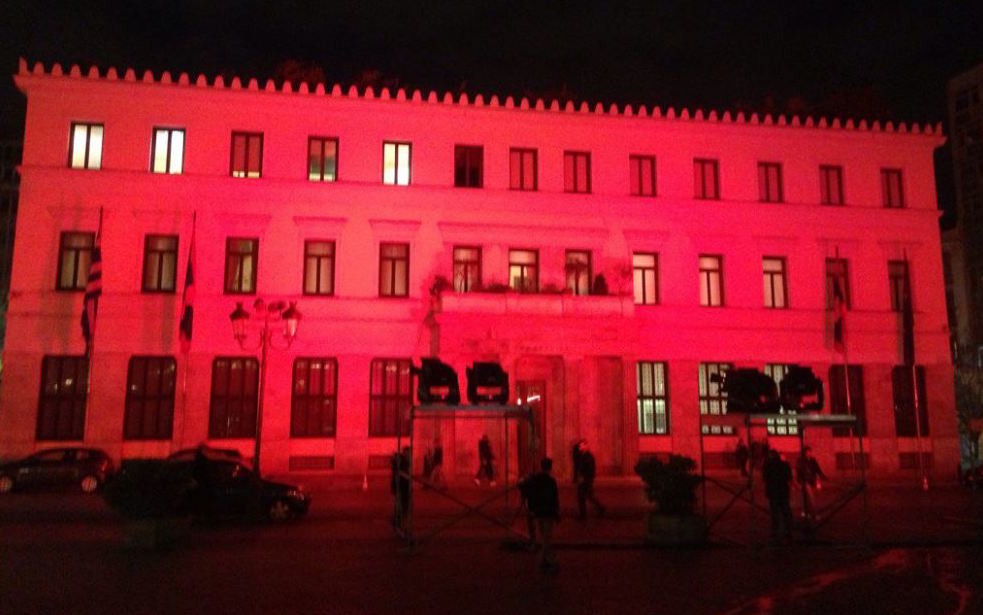  Atina şehir meydanı Türk bayrağının renkleriyle ışıklandırıldı