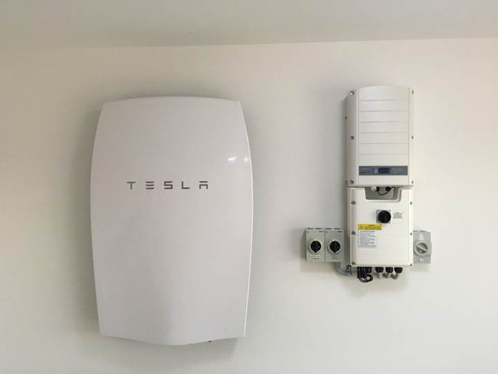 Tesla'dan üçüncü havalimanı için enerji depolama tesisi teklifi