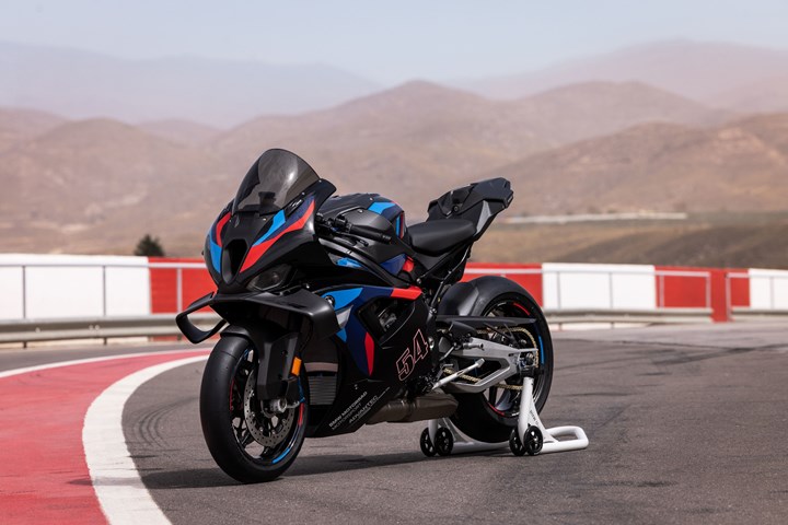 BMW Motorrad, güncellenen Superbike ve Hyper Naked modellerini tanıttı