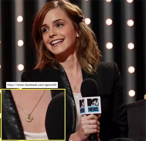  Emma Watson'ın Ay yıldızlı kolye takması [SS'li]