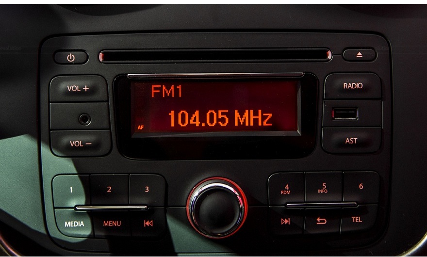 Как настроить радио в машине рено сандеро степвей