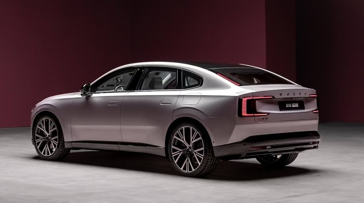 Volvo'nun 700 km menzilli elektrikli otomobili ES90 üretime girdi