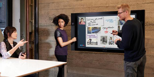 Microsoft'tan 55-inç ve 84-inçlik Surface'ler geliyor