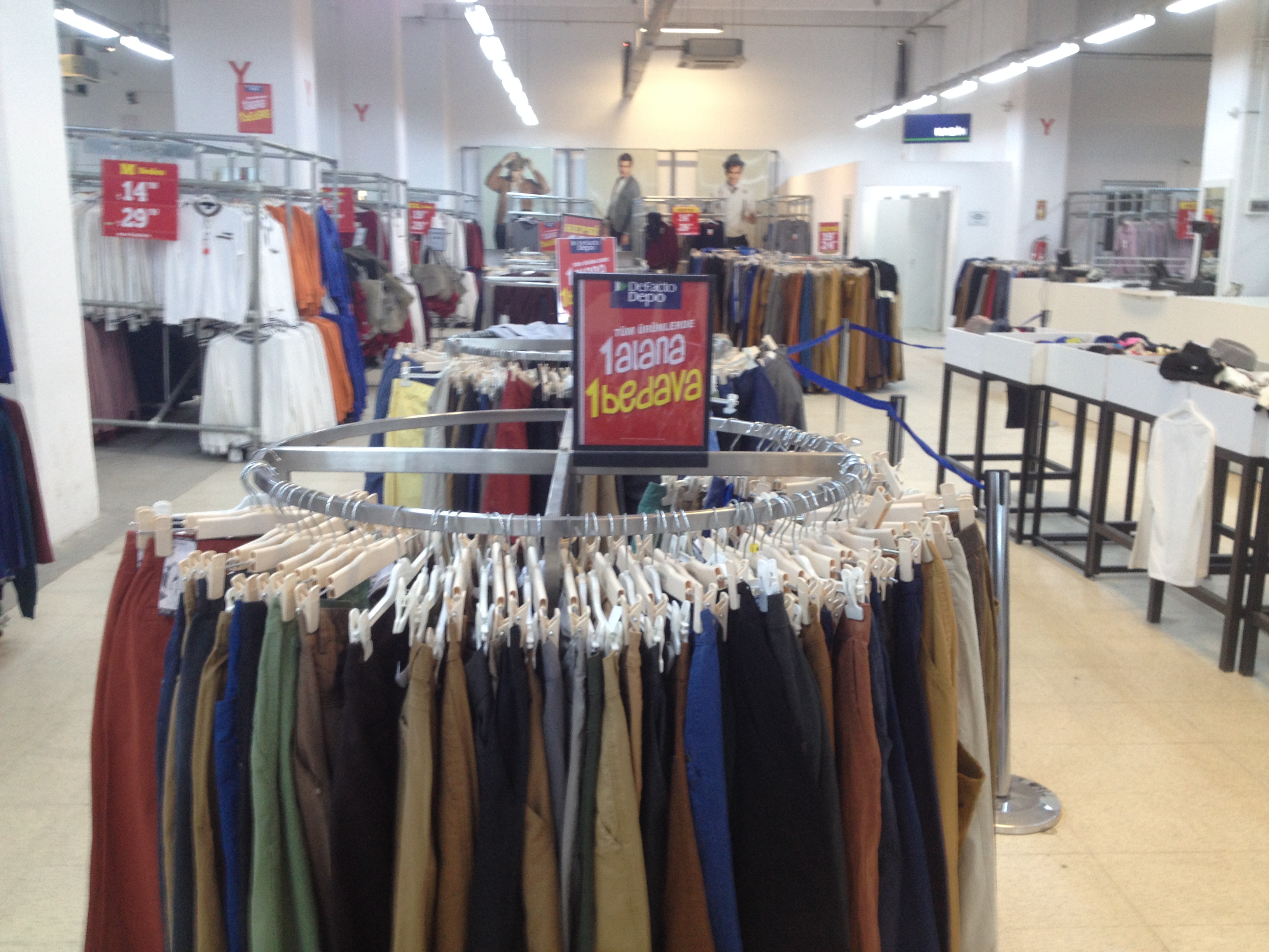 Yaniyorrrrr Defacto Fabrika Satis Magazasinda 2 5 Tl Kazak 6 5 Tl Ye Pantalon Donanimhaber Forum