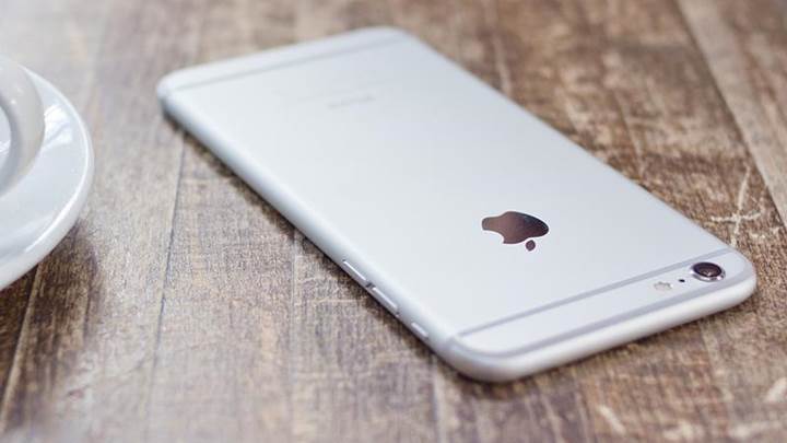 iPhone 8’in kablosuz şarj cihazı ücretli olacak