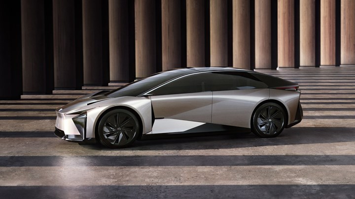 Lexus, Tesla Model 3'e rakip yeni prototipini tanıttı: Karşınızda Lexus LF-ZC