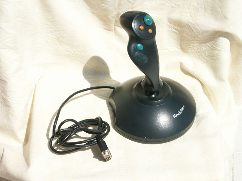  2Adet PC Joystick-1Adet PS Direksiyon-1Adet Tabanca İster Kullan İster Kolleksiyona Gormeden Geçme..