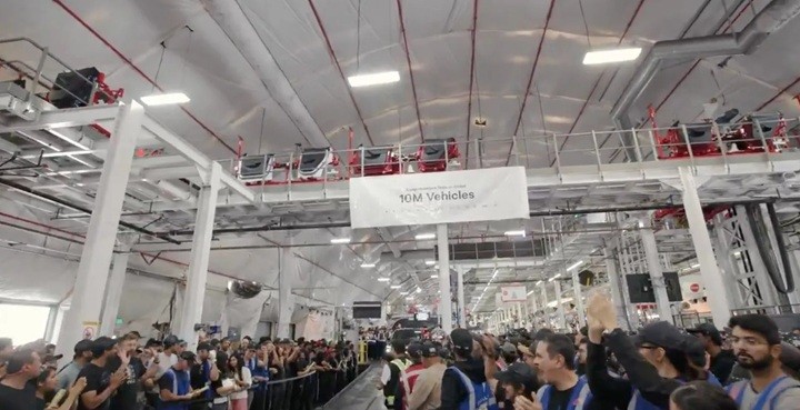 Tesla'dan tarihi başarı: 10 milyonuncu otomobilini üretti