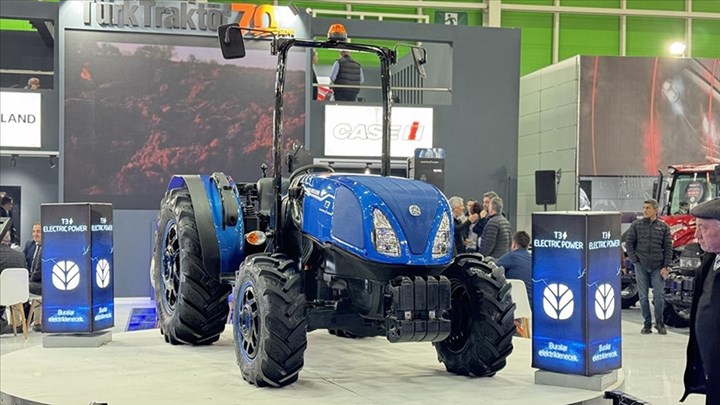 TürkTraktör, elektrikli traktörünü sergiledi: Pullukla 3,5 saat çalışabiliyor