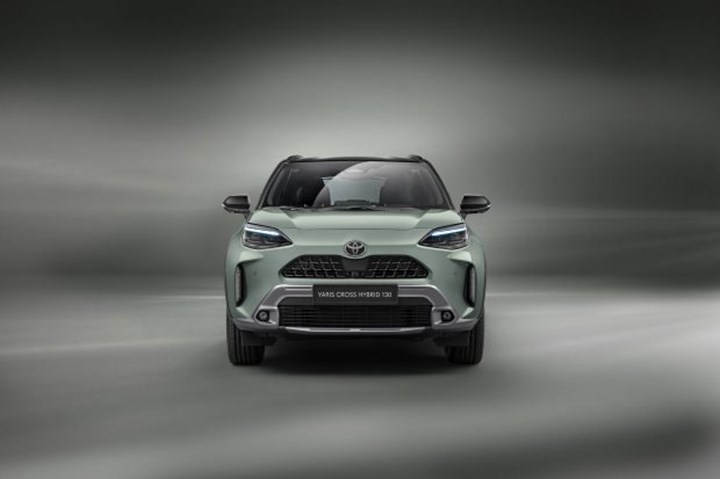 2024 Toyota Yaris Cross tanıtıldı: Daha güçlü hibrit motor, büyük ekranlar
