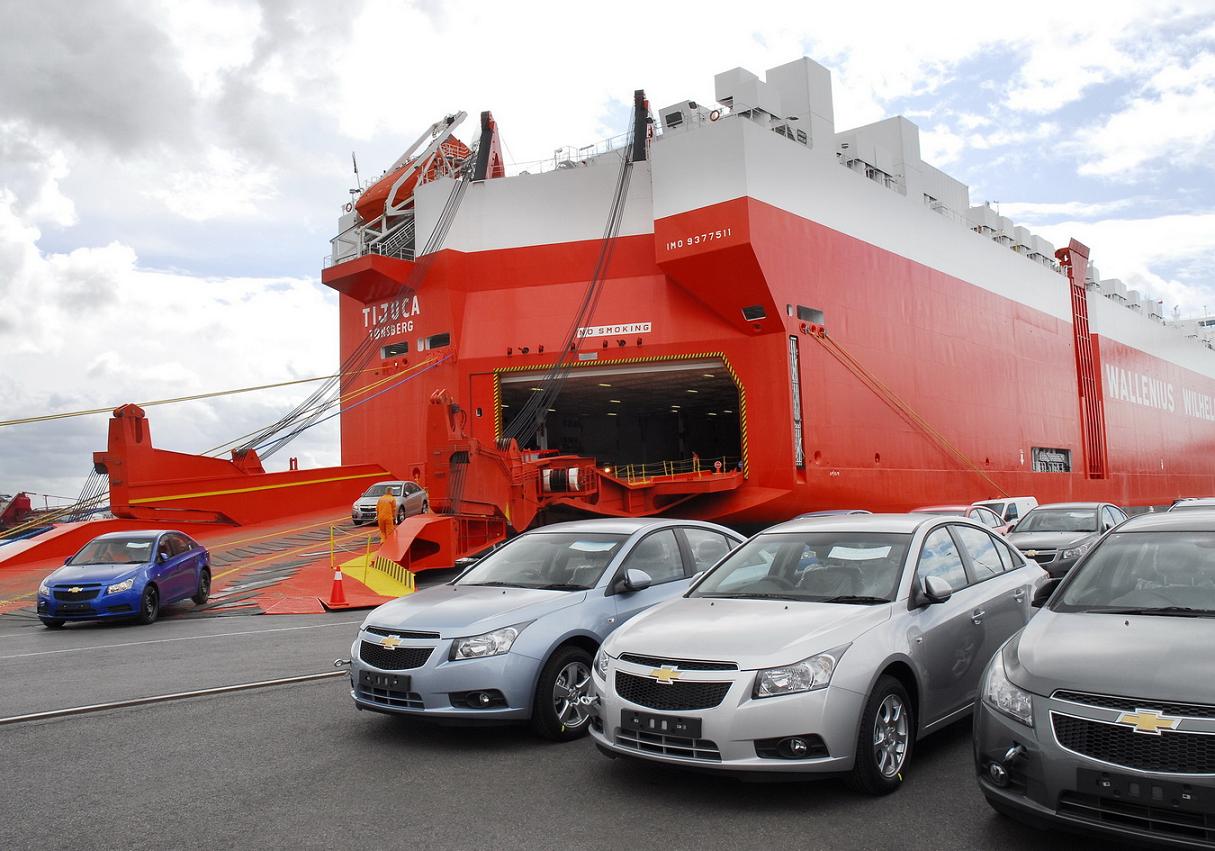 Met shipping. Экспорт автомобилей из США. Перевозка автомобилей по морю. Машины из Европы завоз. Car shipping.