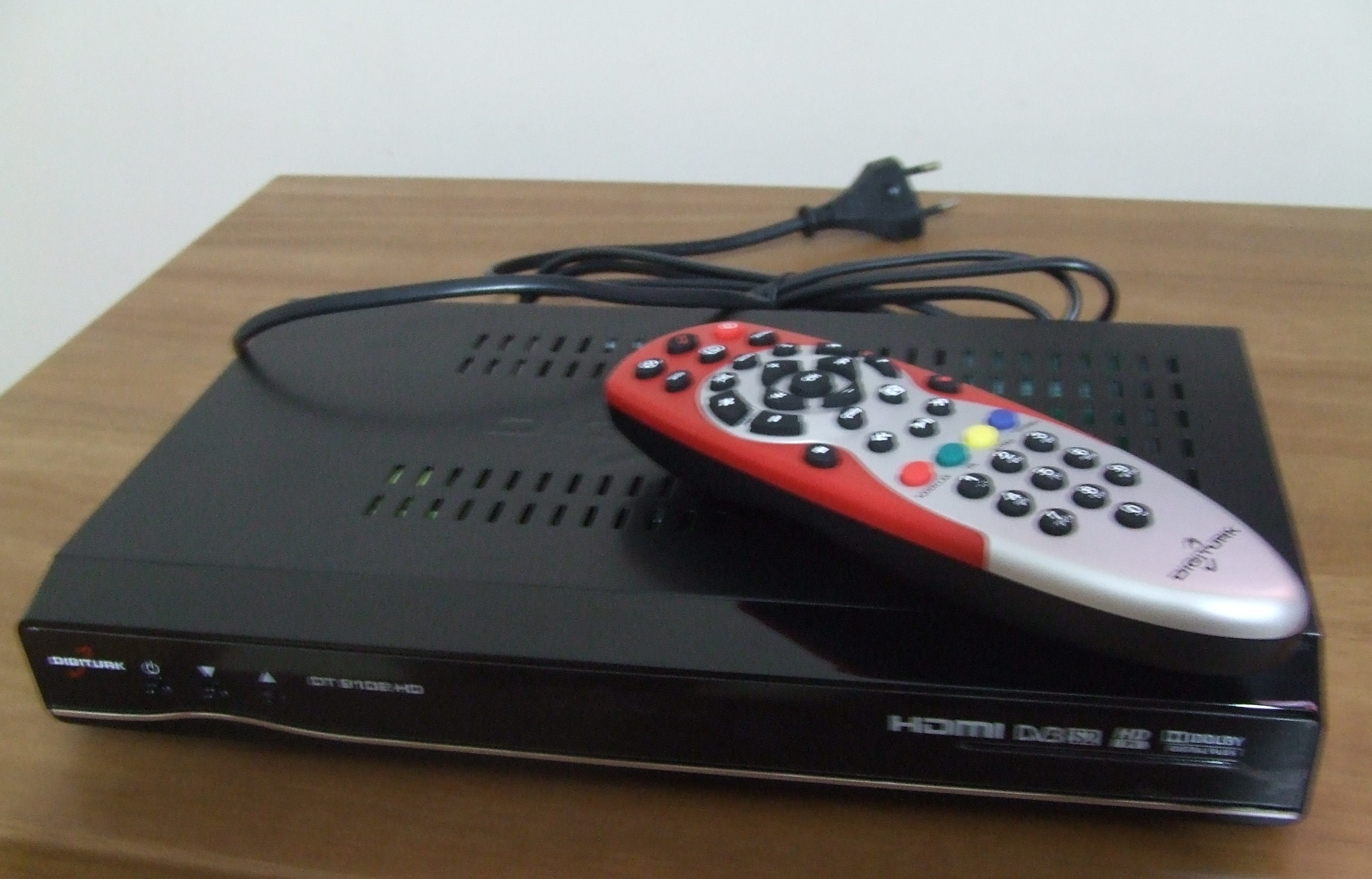  Mönitör, TV'ye çevirmek için en uygun uydu alıcısı
