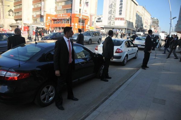  >> Bugün, Oğlumun Mekanına, Polislerle İcra Memurları gelmiş..