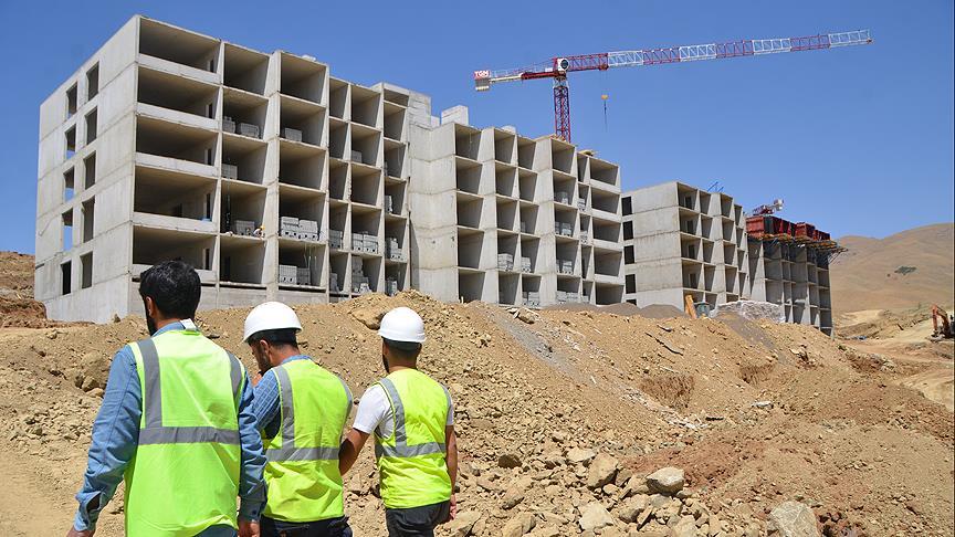 Hakkari Yüksekova'da terör mağdurları için konutlar yükseliyor