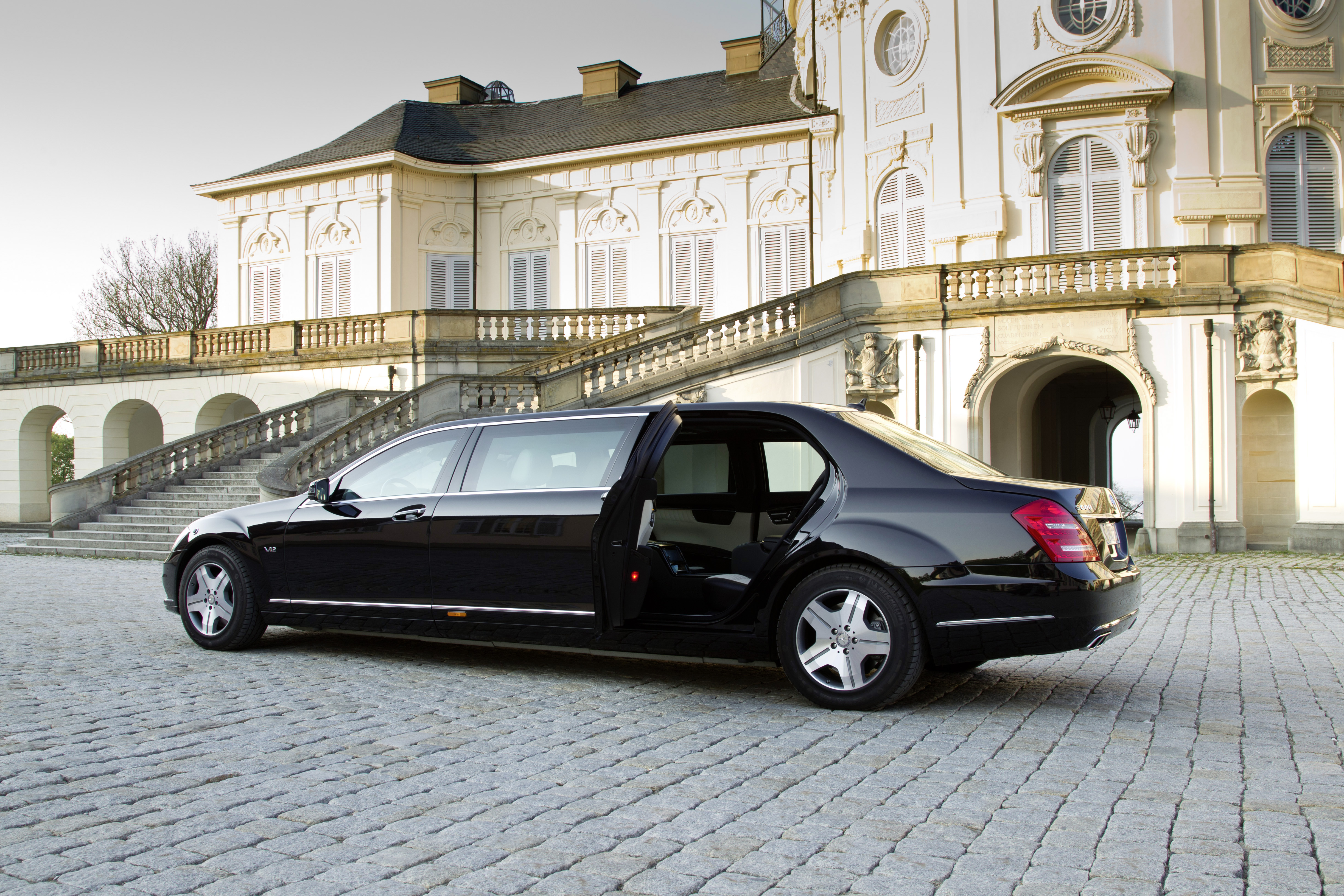 Майбах лимузин. Mercedes-Benz s600 Pullman Guard. Mercedes-Benz s600 Pullman Guard w221. Бронированный Мерседес s600 221. Mercedes Pullman 221.