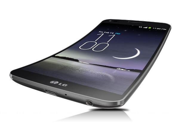 LG G Flex, Şubat ayında 20 Avrupa ülkesinde satışa çıkıyor