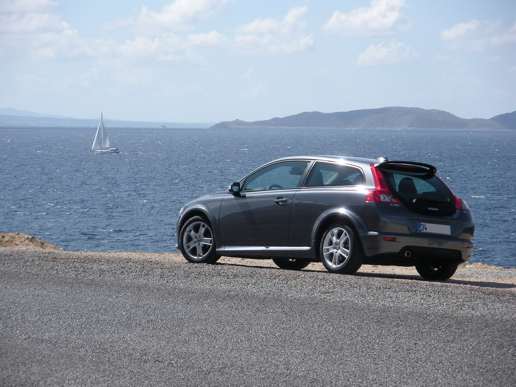  Volvo'nun yakışıklı delikanlısı; C30 / C30 R Design...