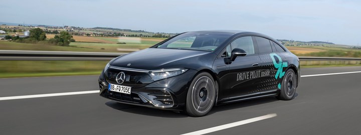 Mercedes, Almanya'da 95 km/s hıza kadar otonom sürüş için onay aldı