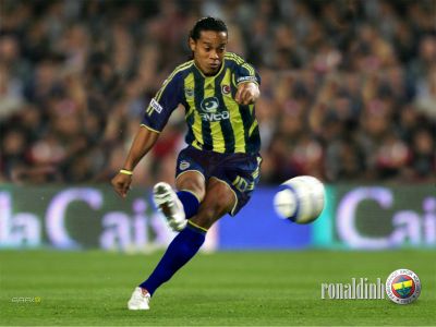  GELDİ GELDİ RONALDINHO GELDİ..GİR BAK:)ŞAKA AMA GÜZEL